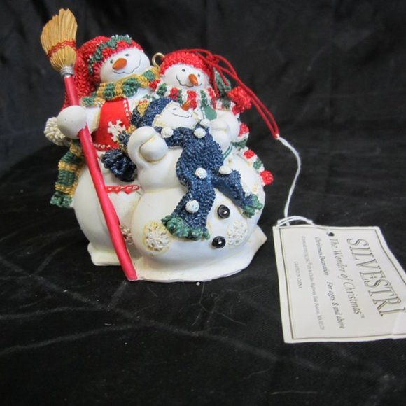 VINTAGE 2000 SILVESTRI SNOWMAN FAMILY ORNAMENT, RESIN, COUNTRY SNOWMAN MOTIF - Picture 2 of 6
